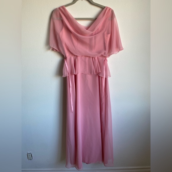 70's Pink Fairy Dress
Beautiful vintage 1970's soft pink gown made by the ilgwu. - Picture 2 of 5